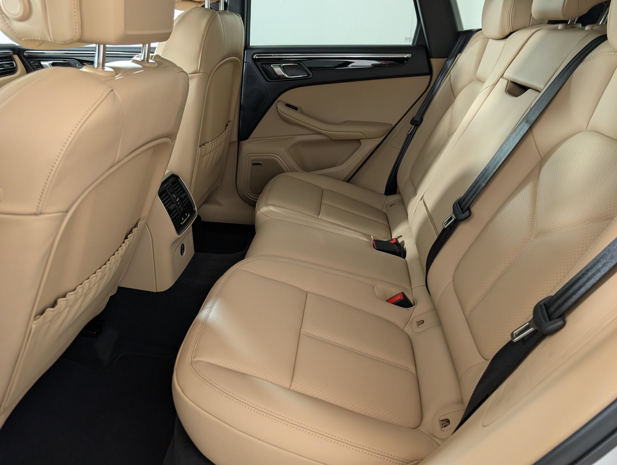 Certified 2026 Porsche Macan AWD/4WD image 17