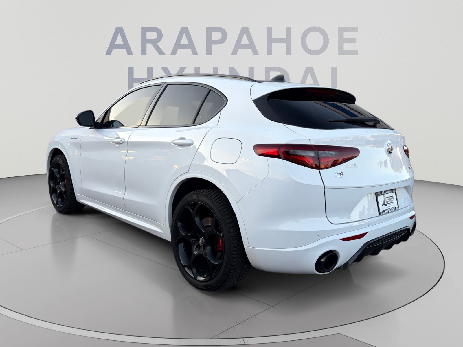 Used 2022 Alfa Romeo Stelvio Veloce AWD/4WD image 3