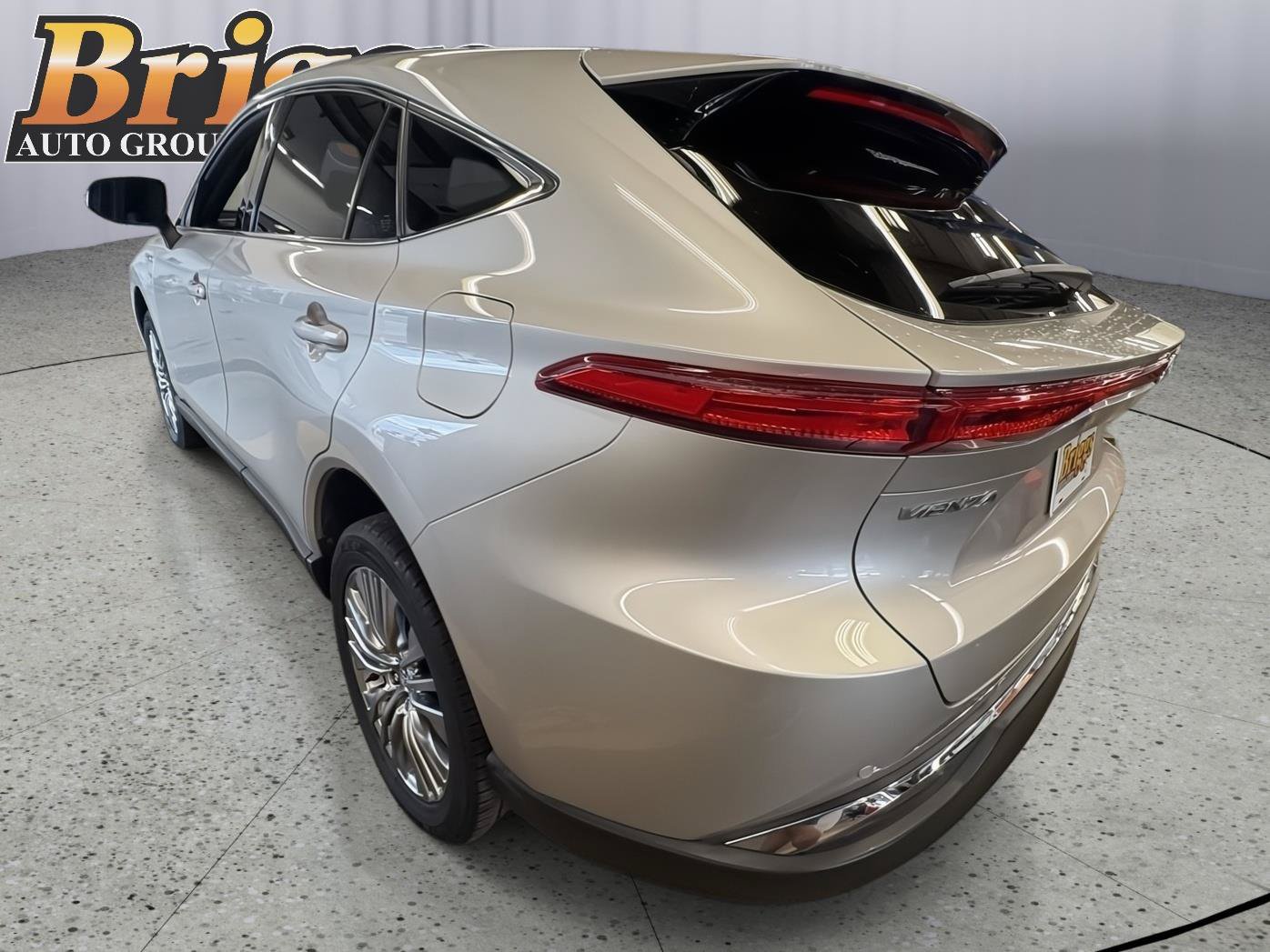Used 2021 Toyota Venza Limited w/ Advanced Technology Package AWD/4WD image 4