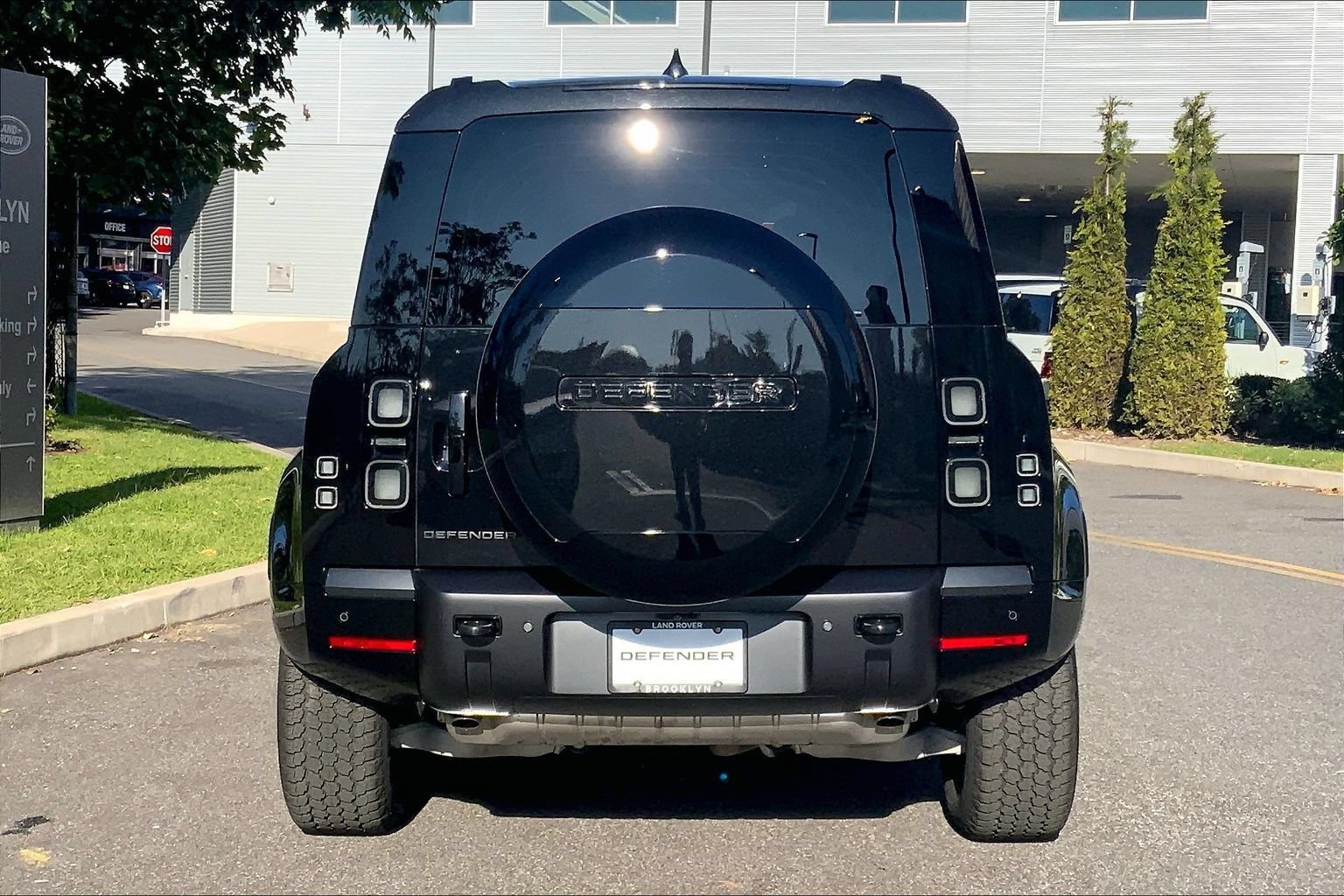 Certified 2026 Land Rover Defender 110 X-Dynamic SE AWD/4WD image 4