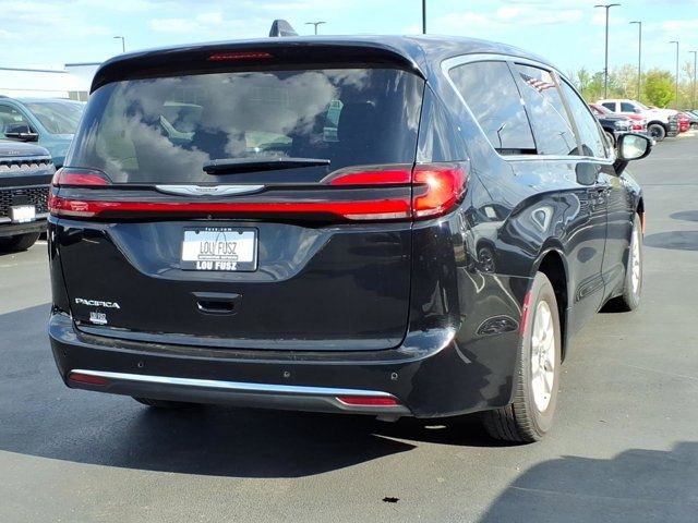 Used 2024 Chrysler Pacifica Touring-L FWD image 27