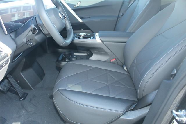 New 2026 BMW iX xDrive60 image 18