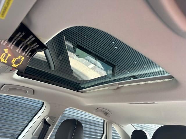 New 2025 Volkswagen Jetta SE FWD image 16