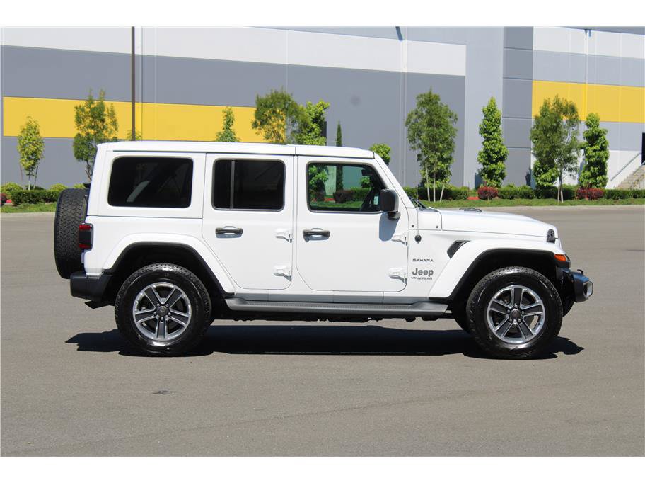 Used 2020 Jeep Wrangler Unlimited Sahara AWD/4WD image 4