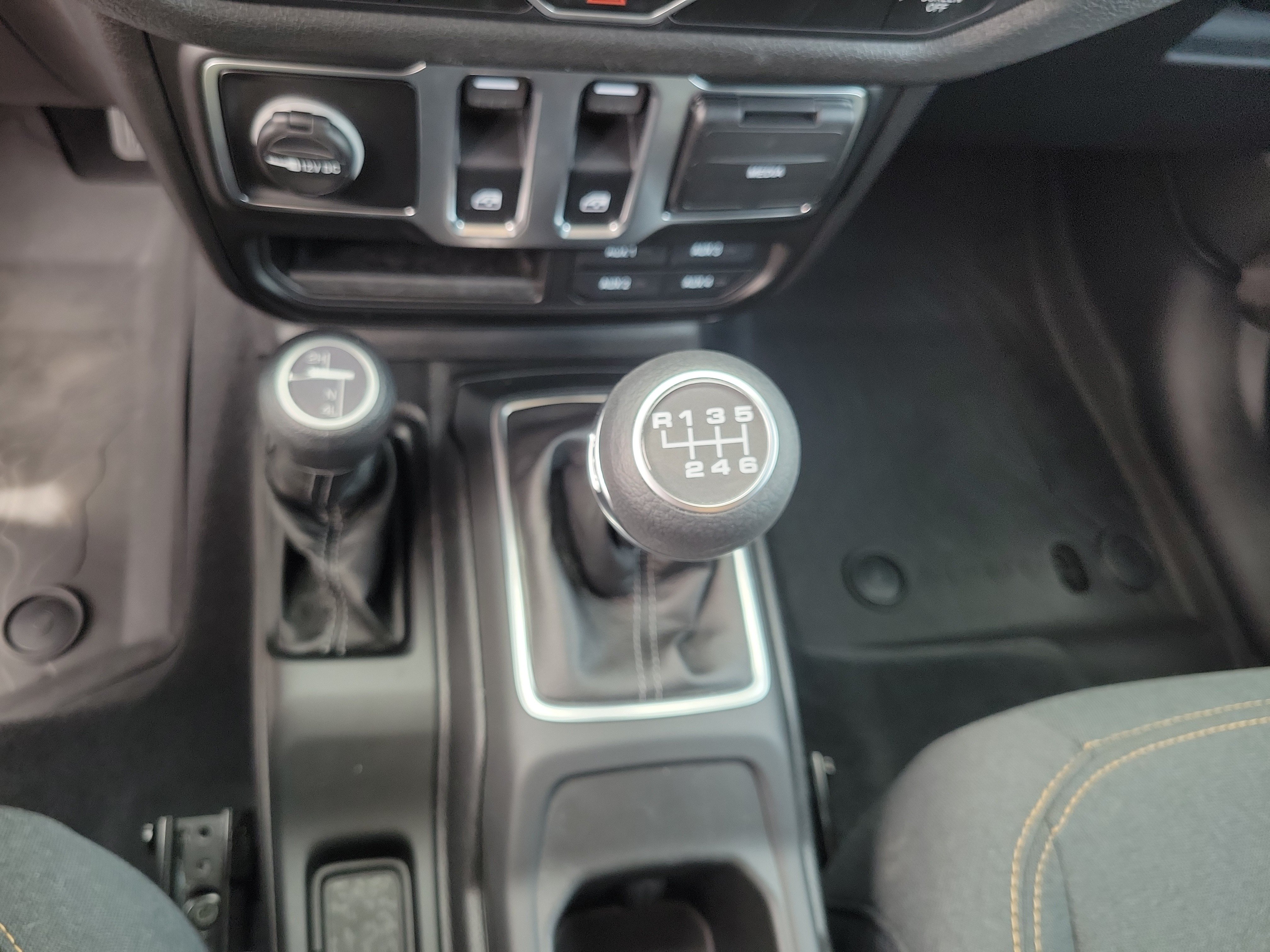 Used 2025 Jeep Wrangler Sport AWD/4WD image 24