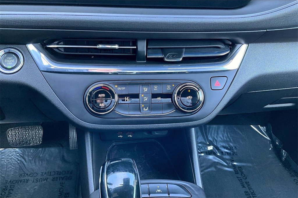 Used 2025 Buick Envista Preferred image 15