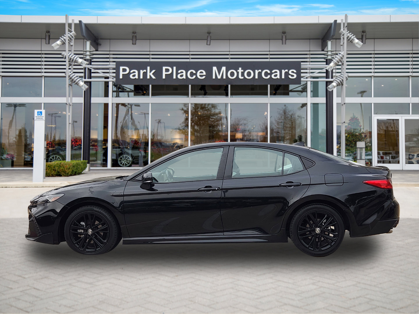 Used 2025 Toyota Camry LE image 3