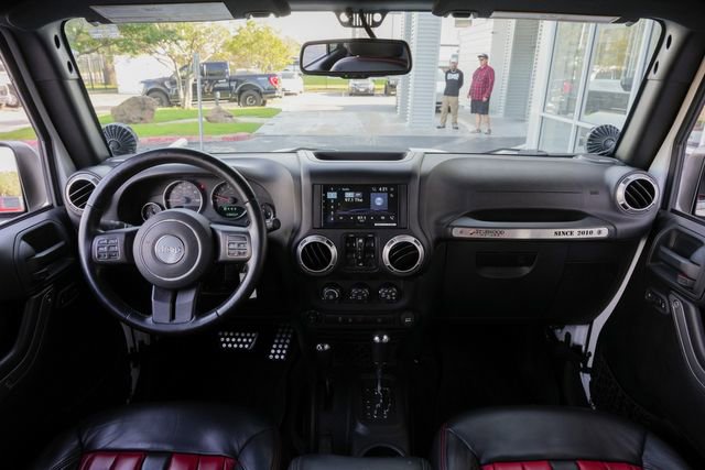 Used 2016 Jeep Wrangler Unlimited Rubicon w/ Connectivity Group image 43