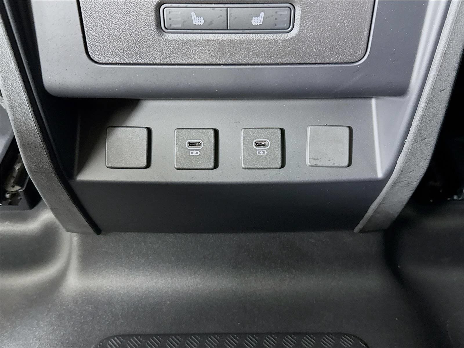 Used 2025 Land Rover Defender 110 S AWD/4WD image 28