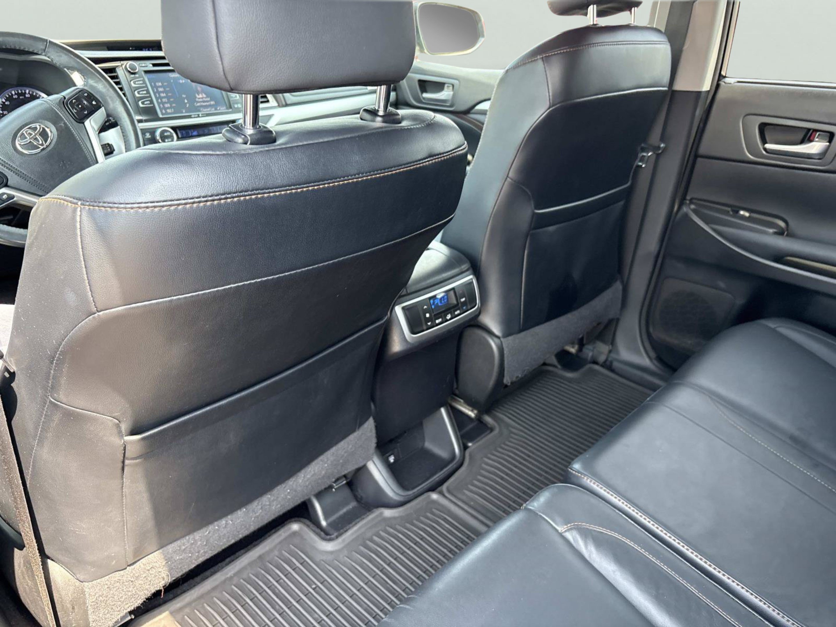 Used 2015 Toyota Highlander XLE AWD/4WD image 16