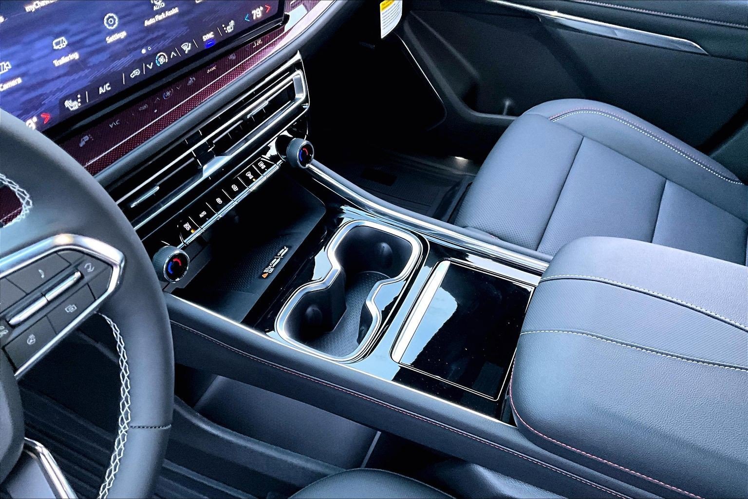 New 2026 Chevrolet Traverse Z71 w/ Enhanced Driving Package image 8