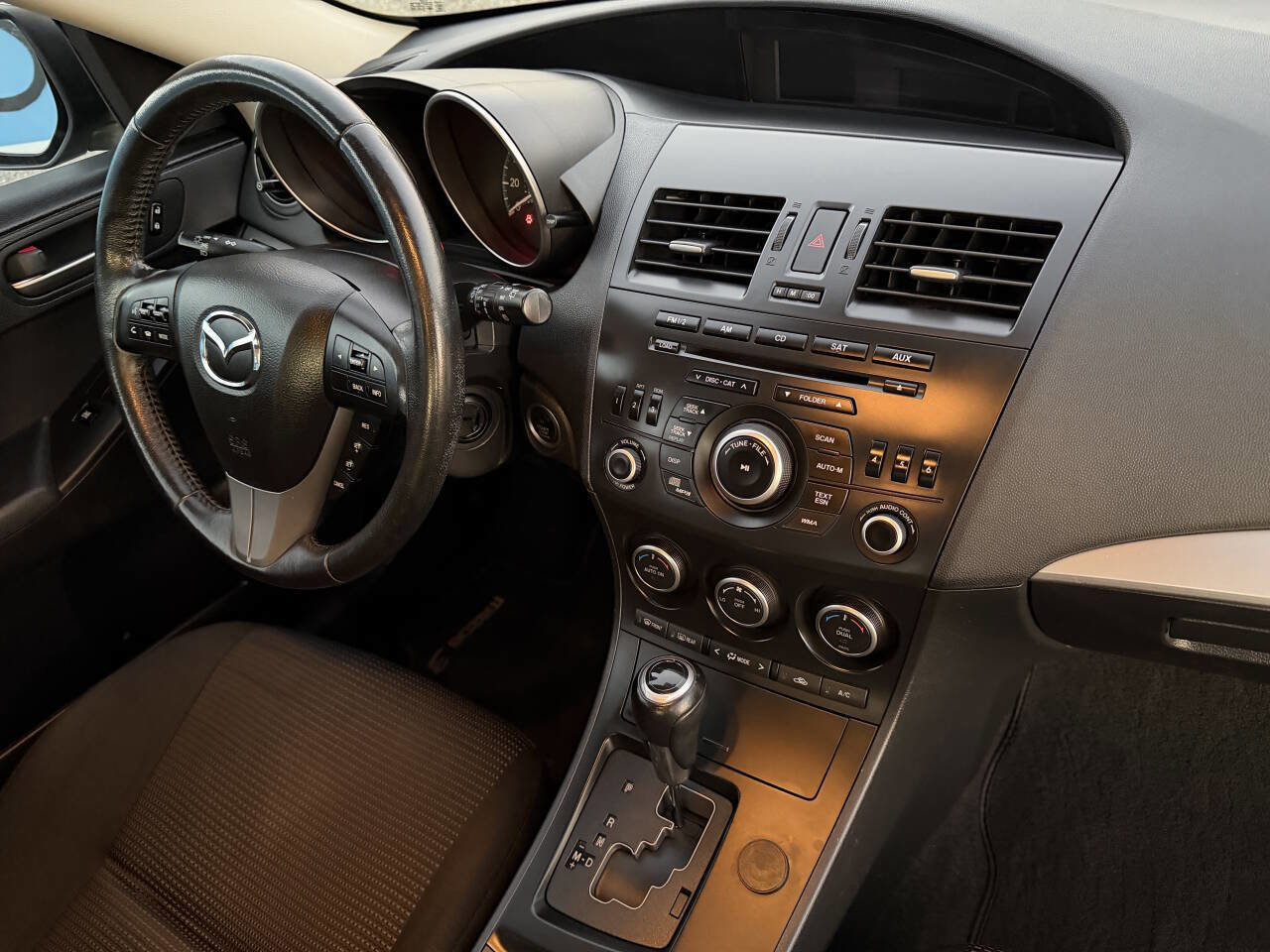 Used 2013 MAZDA MAZDA3 i Touring image 32