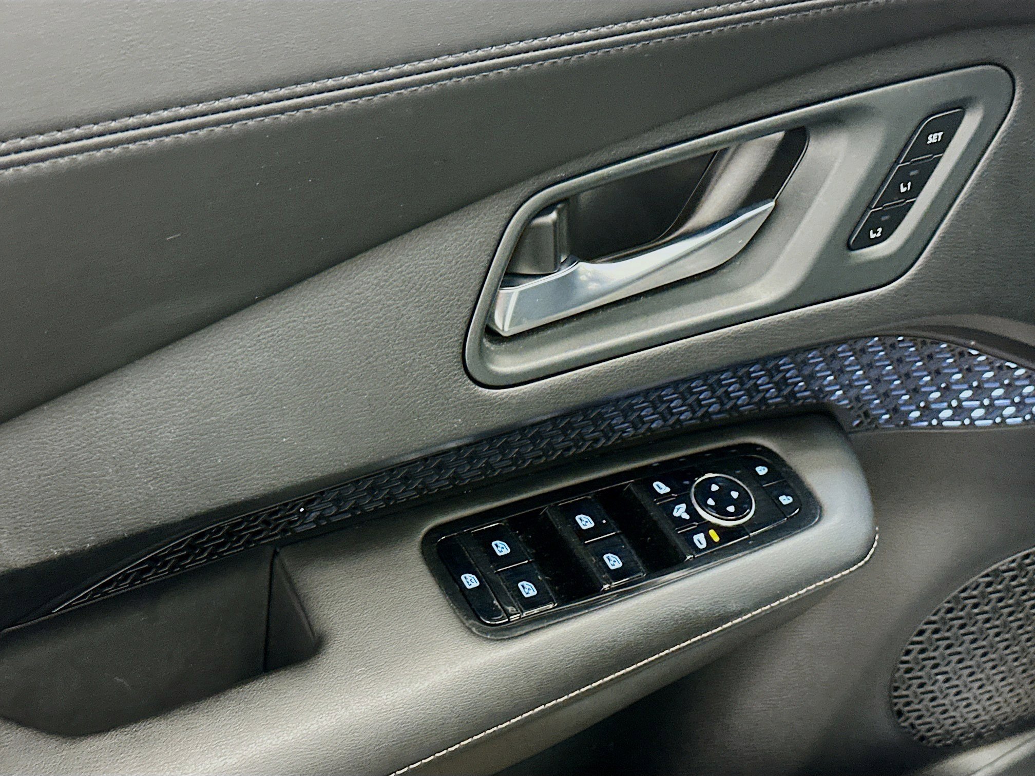 Used 2024 Nissan Ariya AWD image 15