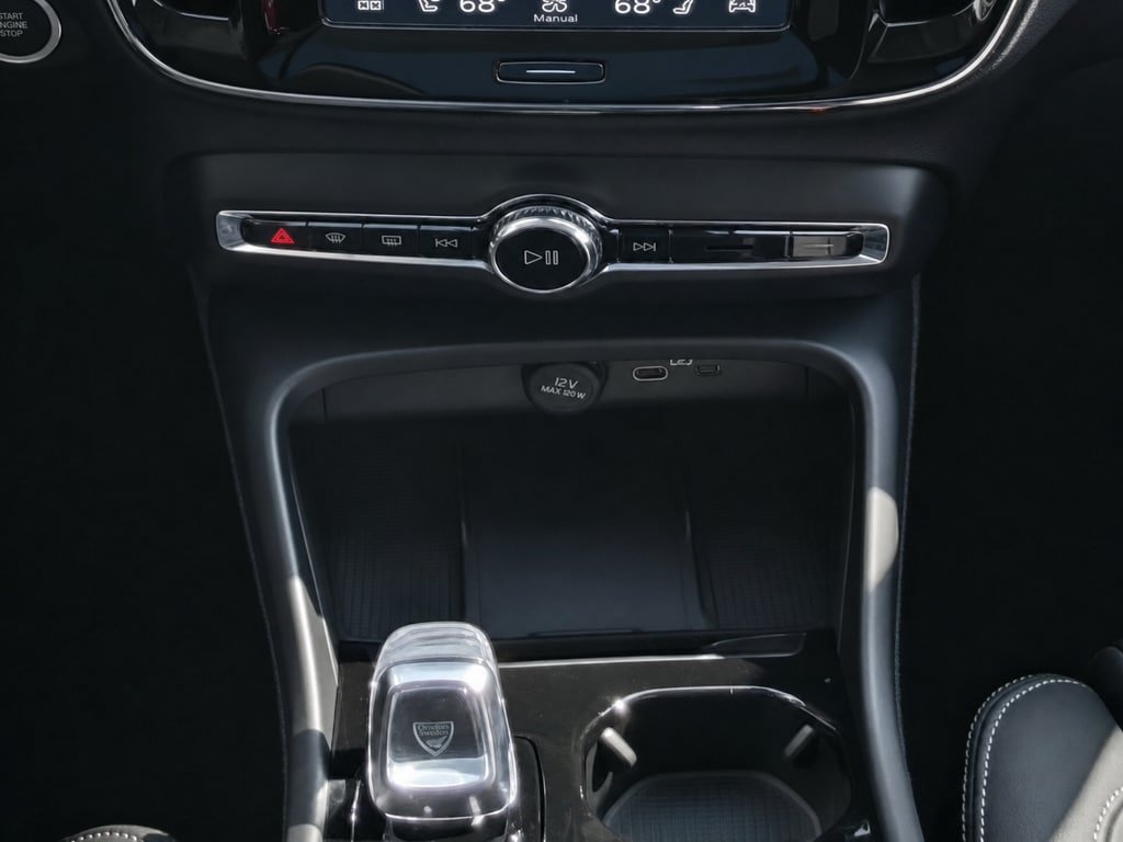 New 2026 Volvo XC40 B5 Ultra w/ Protection Package Premier AWD/4WD image 11