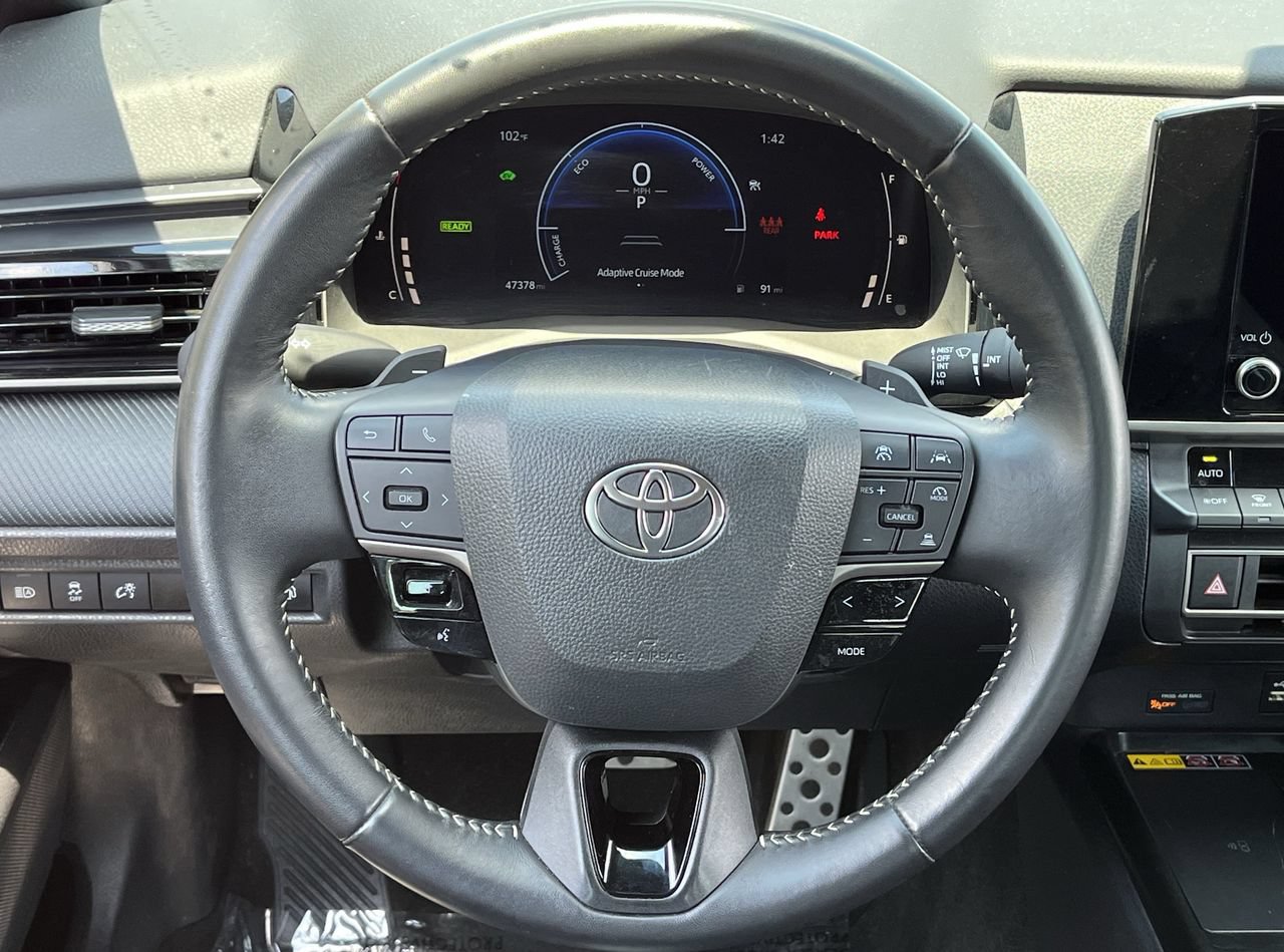 Used 2025 Toyota Camry SE FWD image 11