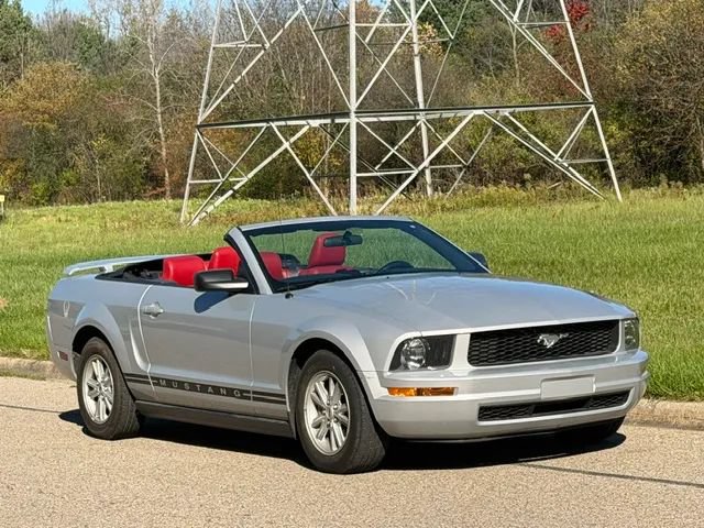 Used 2005 Ford Mustang Premium RWD image 4