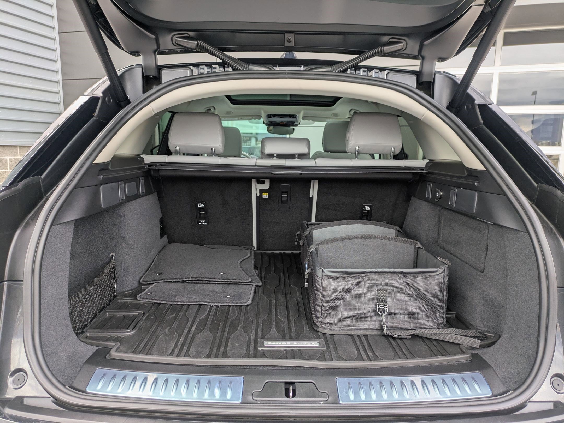 Certified 2025 Land Rover Range Rover Velar S image 28