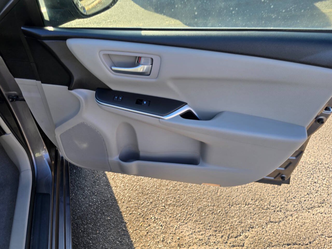 Used 2016 Toyota Camry LE FWD image 31