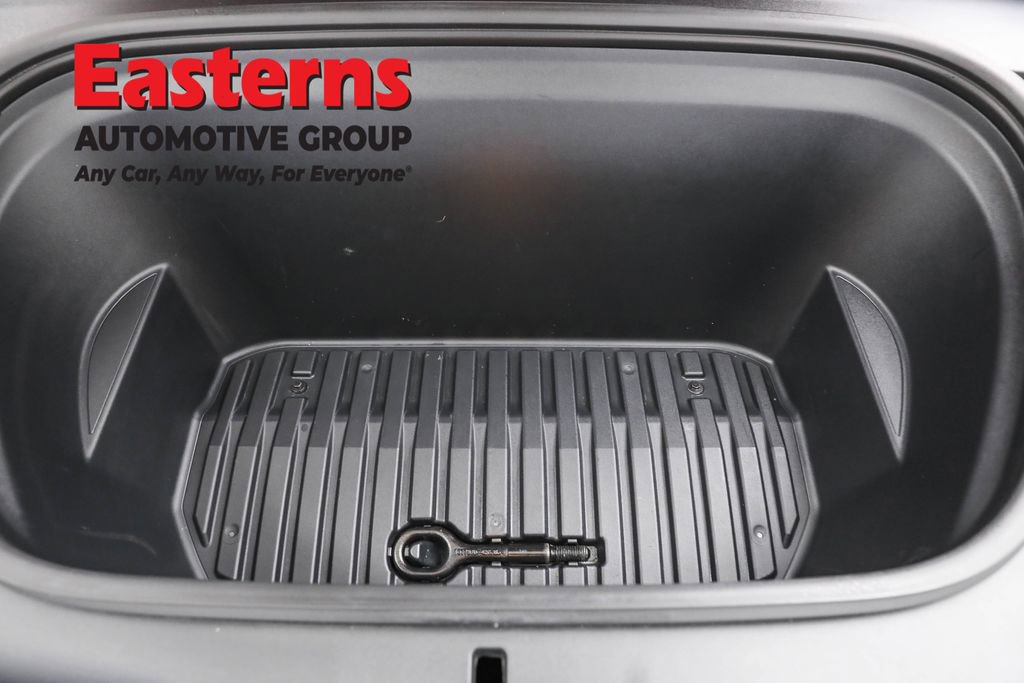 Used 2021 Tesla Model Y Standard Range image 7