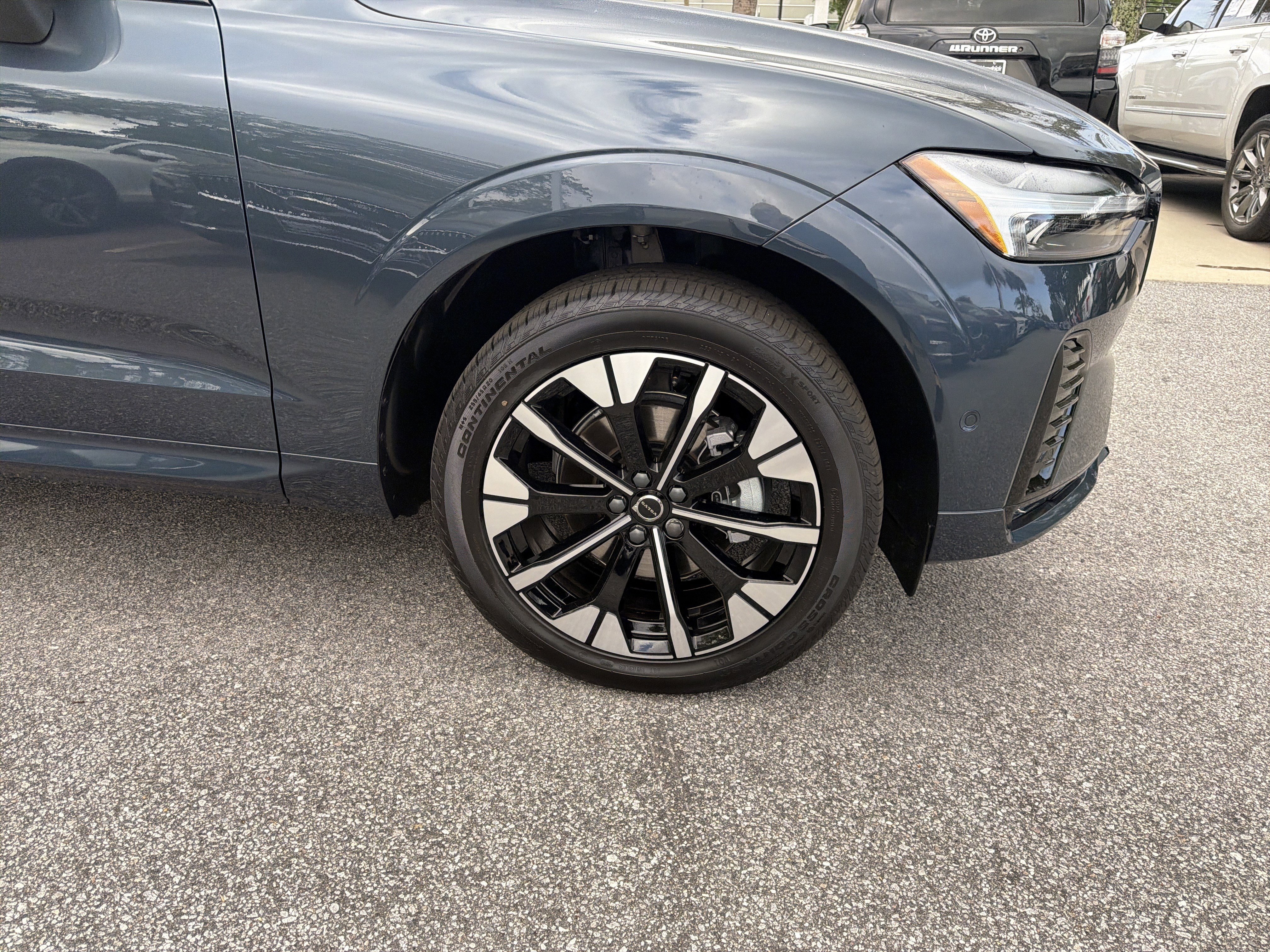 Used 2026 Volvo XC60 B5 Plus w/ Protection Package Premier image 13