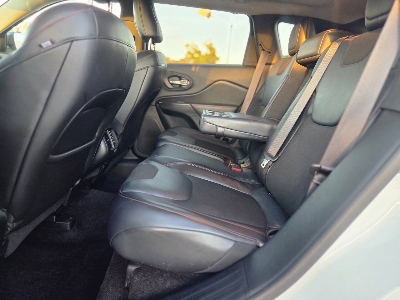 Used 2016 Jeep Cherokee Trailhawk w/ Comfort/Convenience Group AWD/4WD image 36