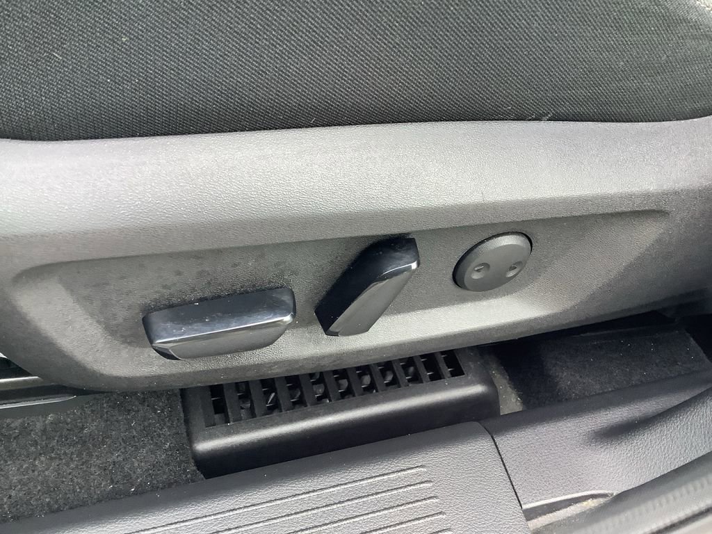 Used 2023 Nissan Rogue SV AWD/4WD image 25