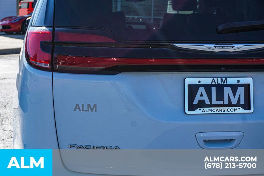 Used 2023 Chrysler Pacifica Touring-L image 13