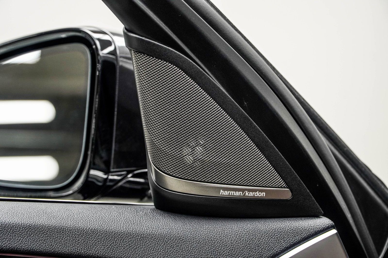 Used 2023 BMW 530i xDrive w/ Premium Package image 32