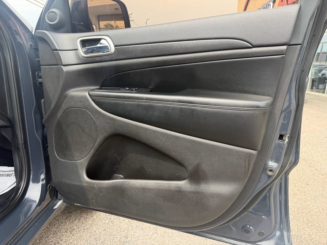 Used 2018 Jeep Grand Cherokee Altitude RWD image 25