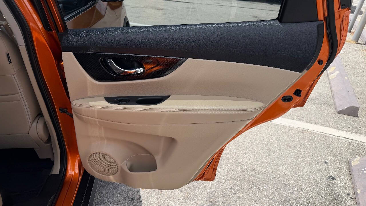 Used 2018 Nissan Rogue SL FWD image 18