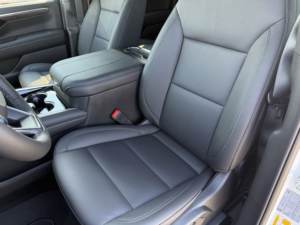 New 2026 Chevrolet Suburban LT w/ Comfort Package image 21