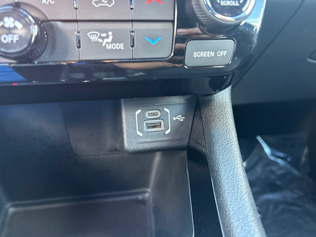 Certified 2024 Jeep Compass Latitude w/ Convenience Group AWD/4WD image 39