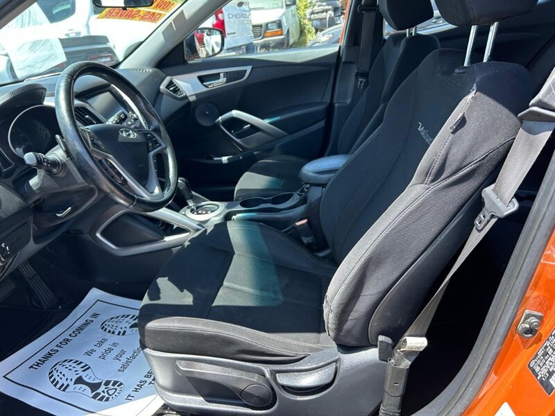 Used 2017 Hyundai Veloster FWD image 29