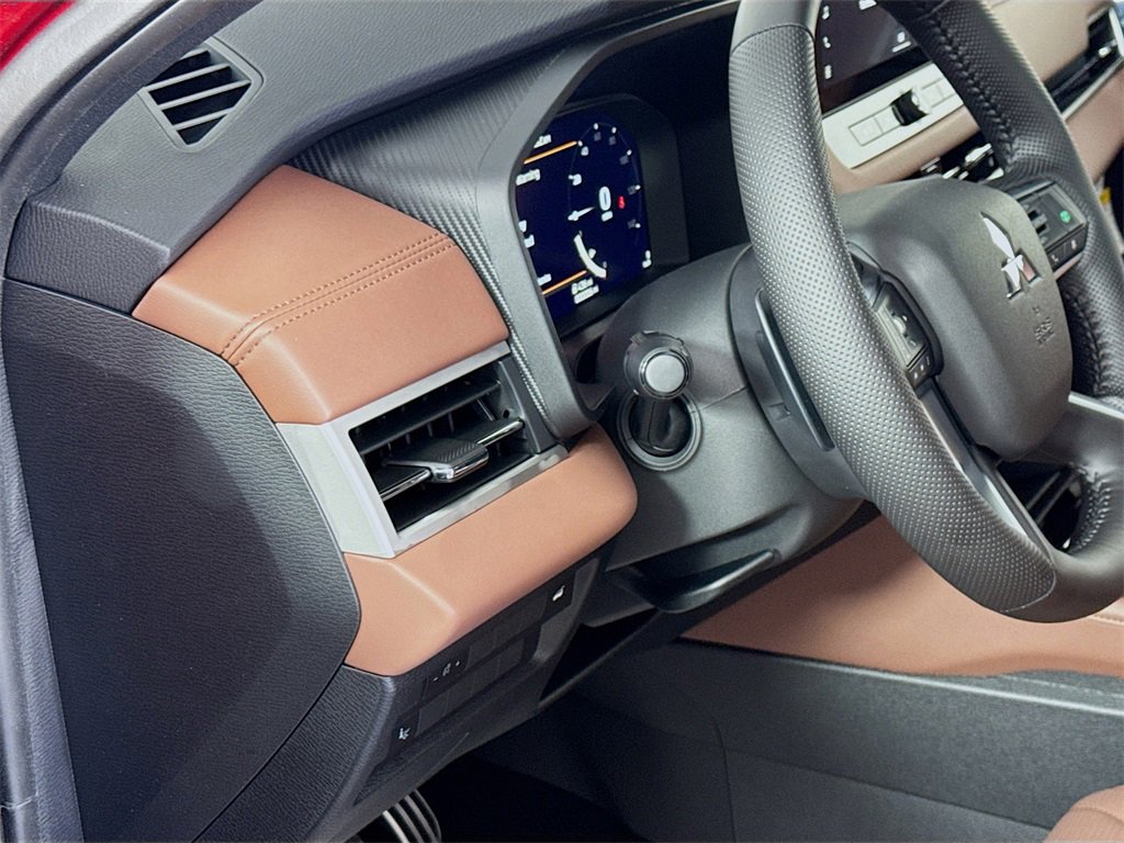 New 2025 Mitsubishi Outlander SEL image 10