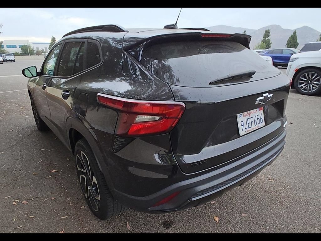 Used 2024 Chevrolet Trax RS w/ Driver Confidence Package FWD image 4
