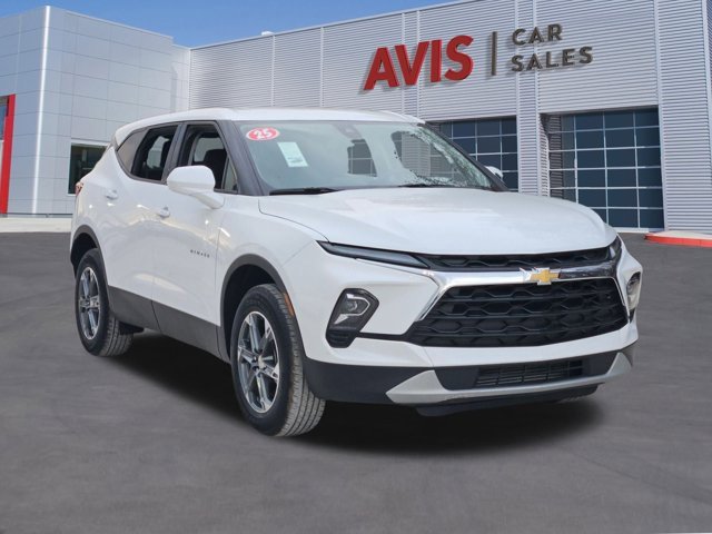 Used 2025 Chevrolet Blazer LT image 3