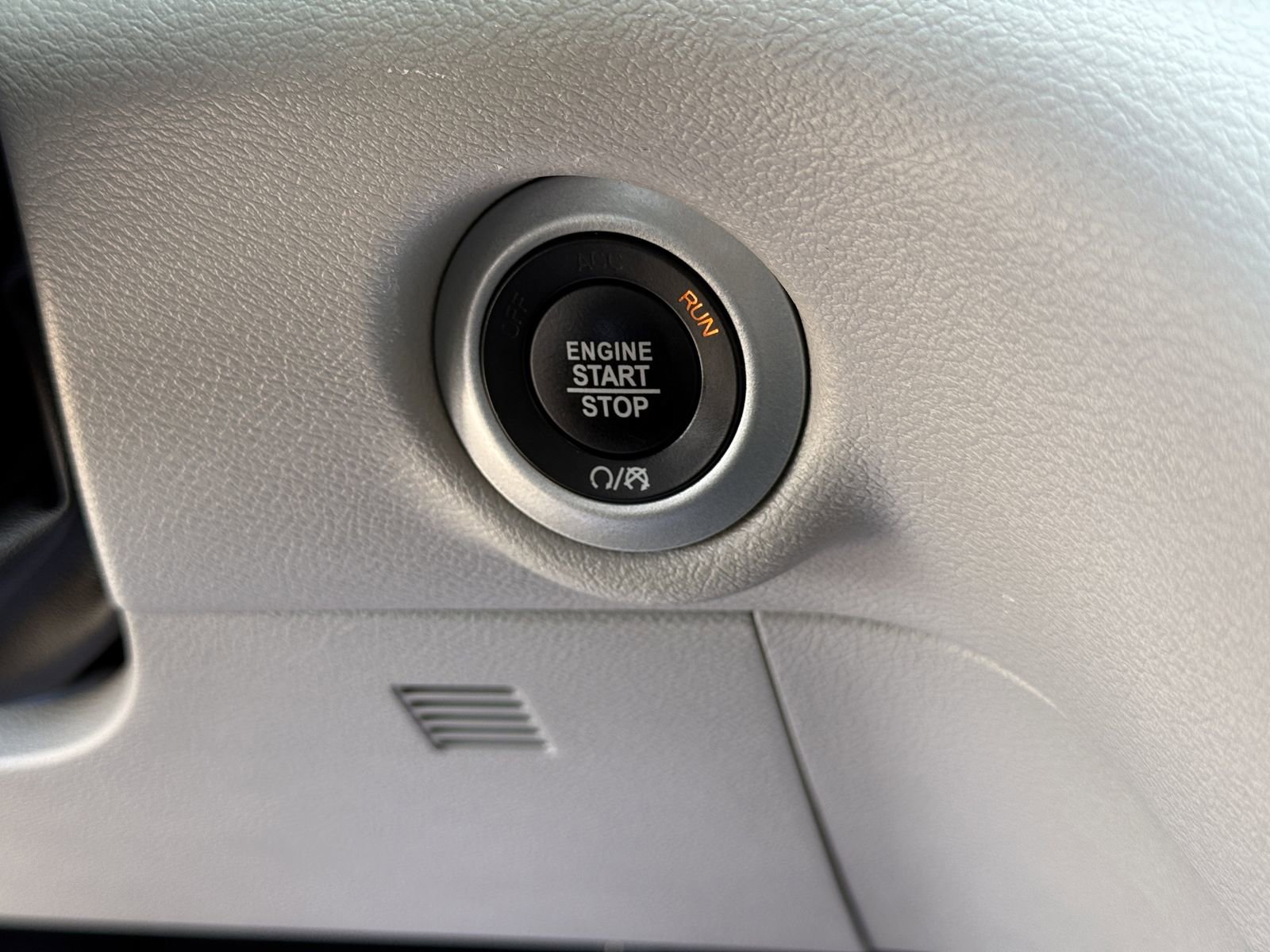 Used 2023 Chrysler Pacifica Touring-L FWD image 35