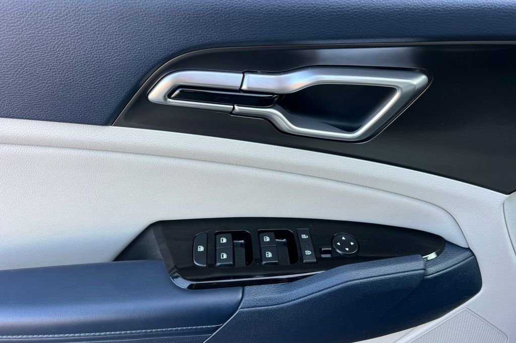 Used 2023 Kia Sportage EX image 13