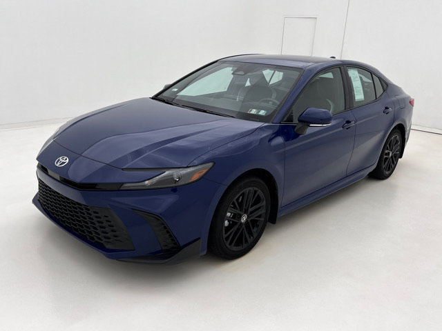 Used 2025 Toyota Camry SE AWD/4WD image 4