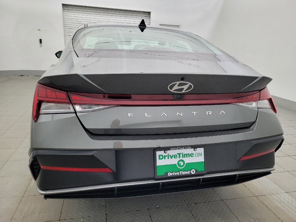 Used 2025 Hyundai Elantra SEL FWD image 6