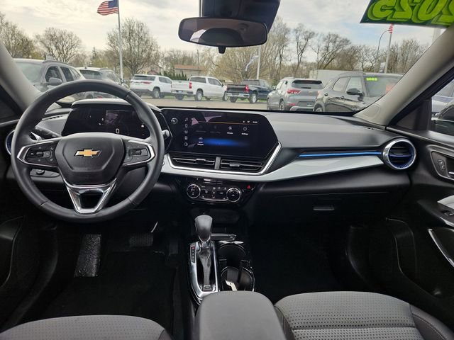 Used 2025 Chevrolet Trax LT w/ Driver Confidence Package image 13