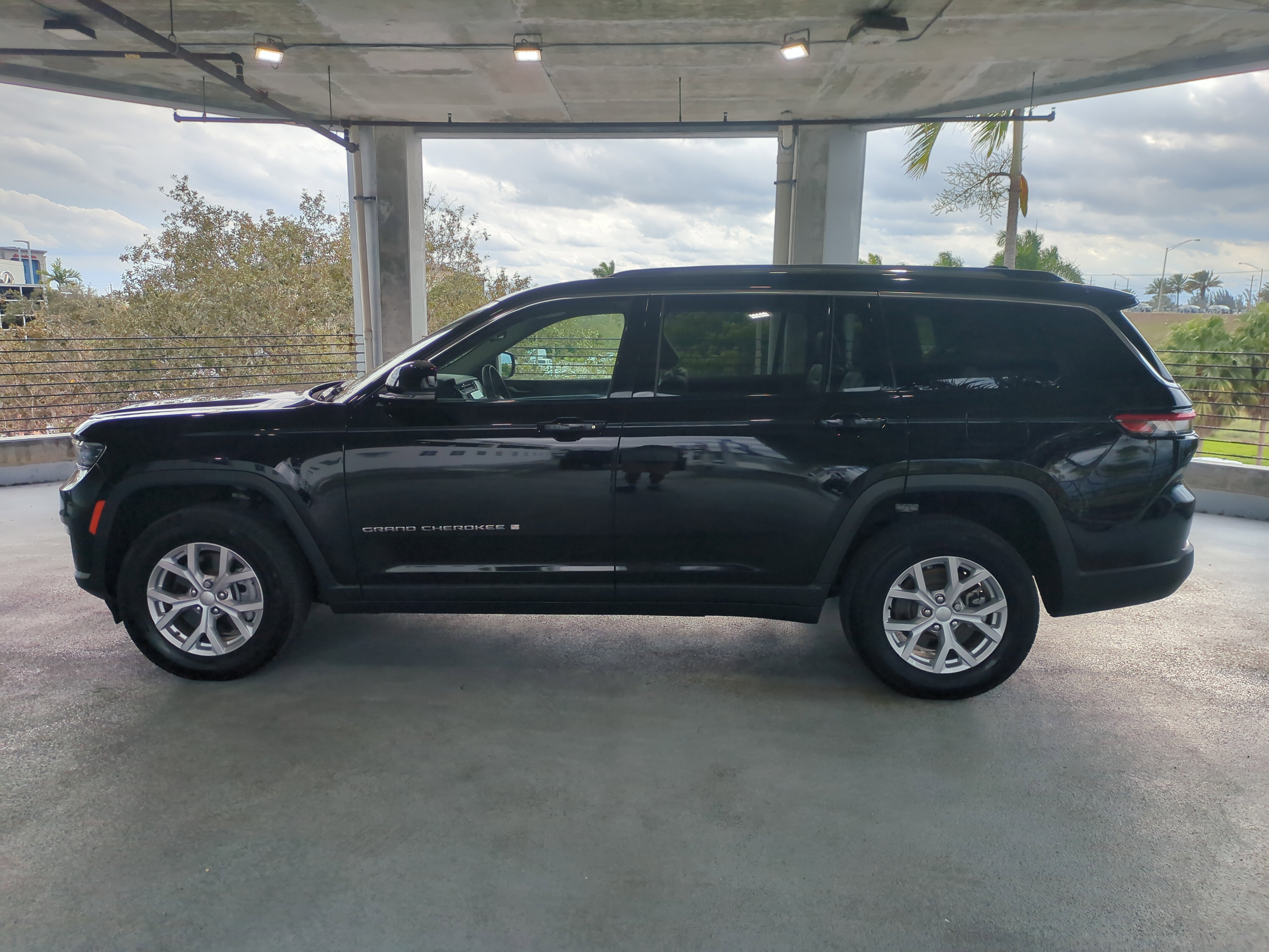 Certified 2023 Jeep Grand Cherokee L Limited image 8