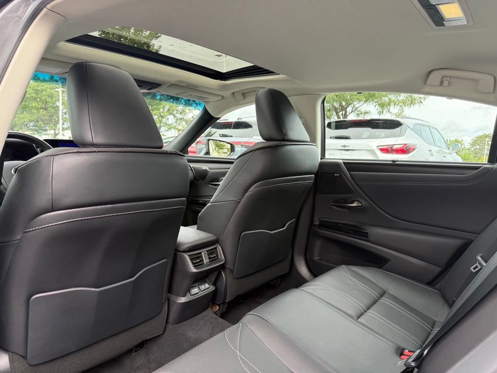 Used 2023 Lexus ES 350 Ultra Luxury w/ Accessory Package (Z2) FWD image 16