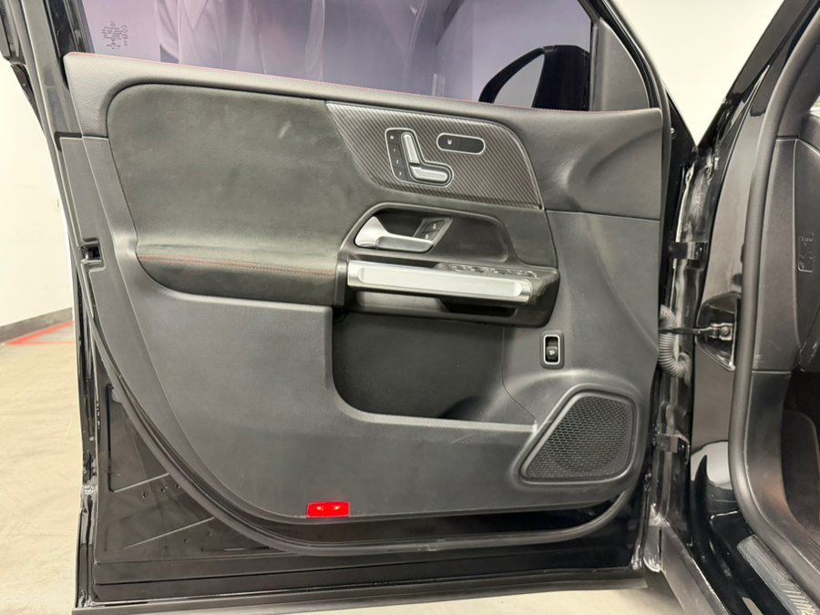 Used 2022 Mercedes-Benz GLB 35 AMG 4MATIC image 30