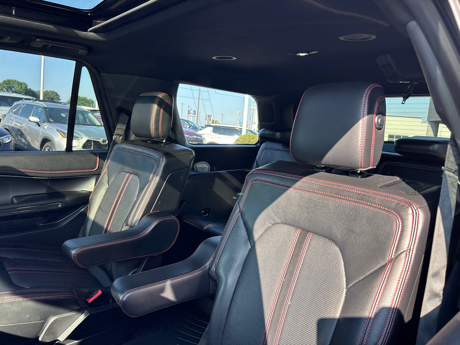 Used 2019 Ford Expedition Limited w/ Equipment Group 303A AWD/4WD image 25