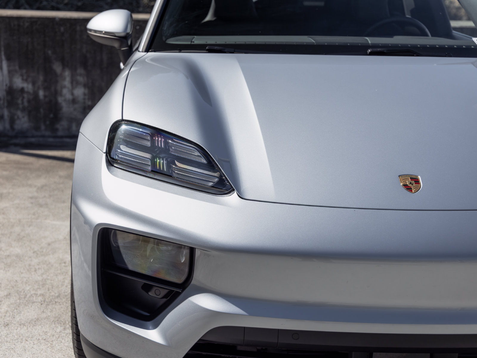 Certified 2025 Porsche Macan Electric RWD image 14