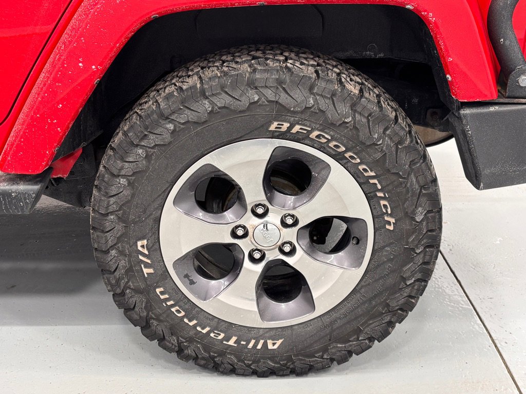 Used 2016 Jeep Wrangler Unlimited Sahara w/ Connectivity Group image 31