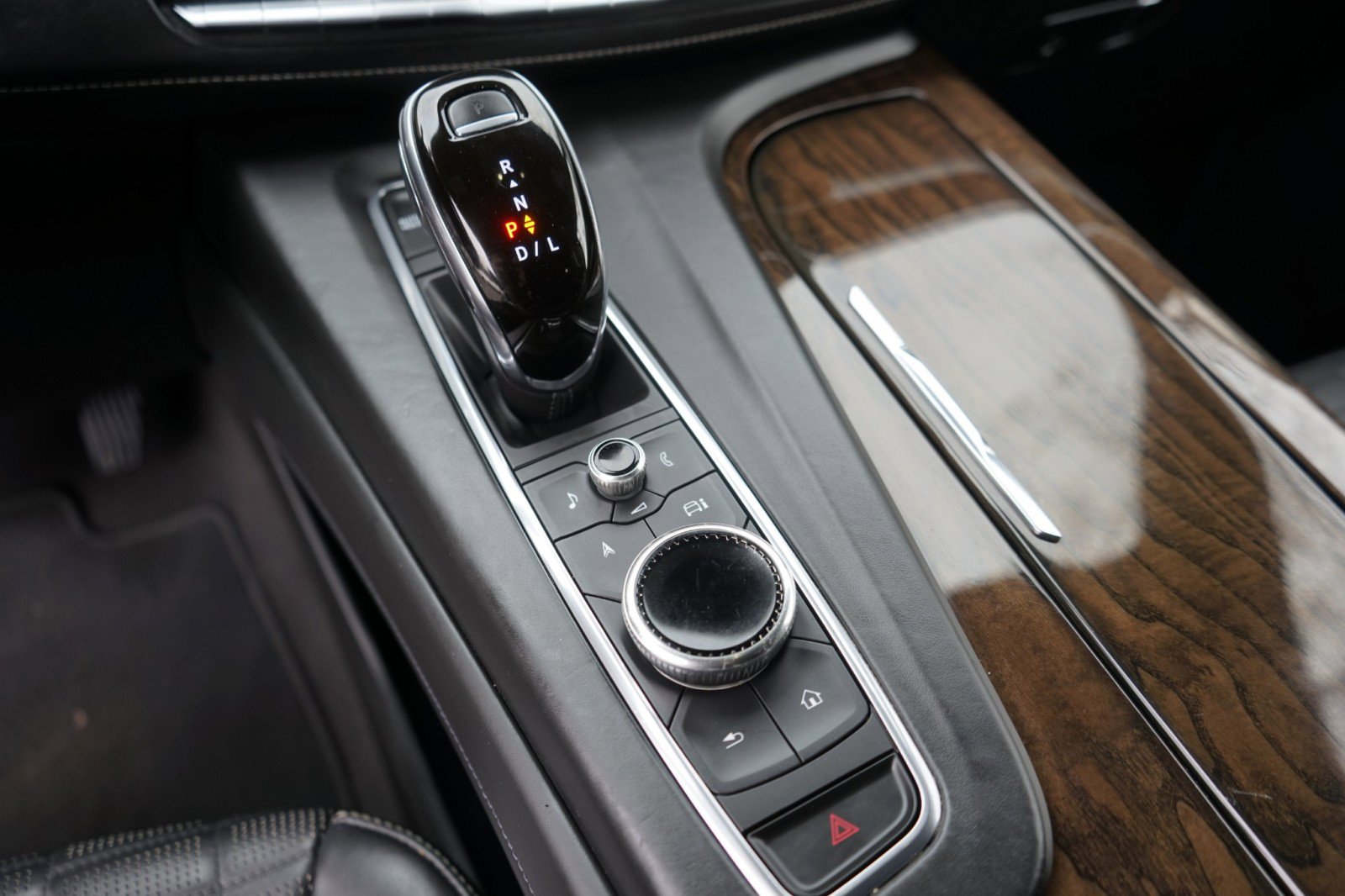 Used 2021 Cadillac Escalade Premium Luxury Platinum image 24