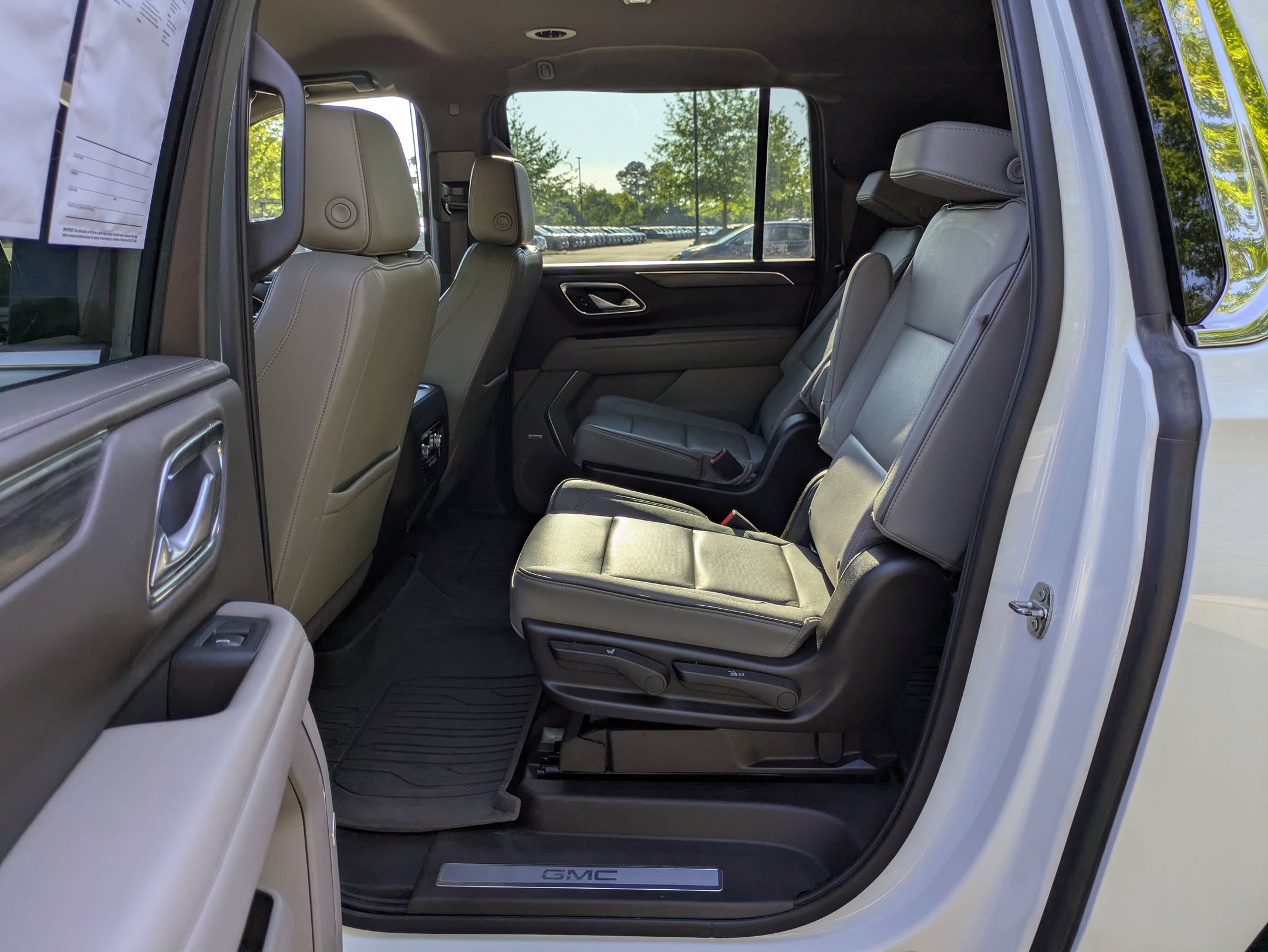 Used 2022 GMC Yukon XL SLT w/ SLT Luxury Package AWD/4WD image 27