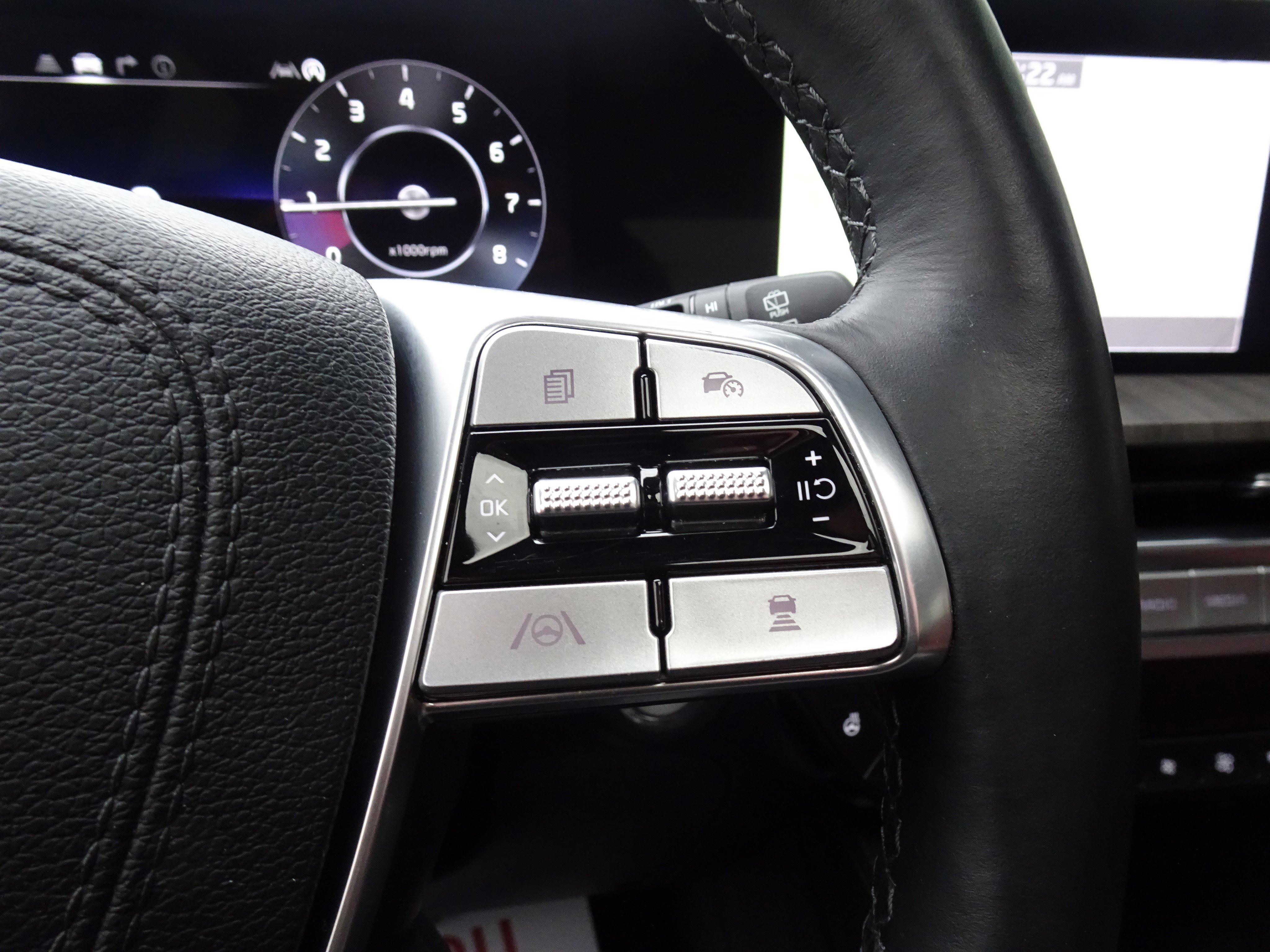 Used 2024 Kia Telluride SX w/ Towing Package image 26